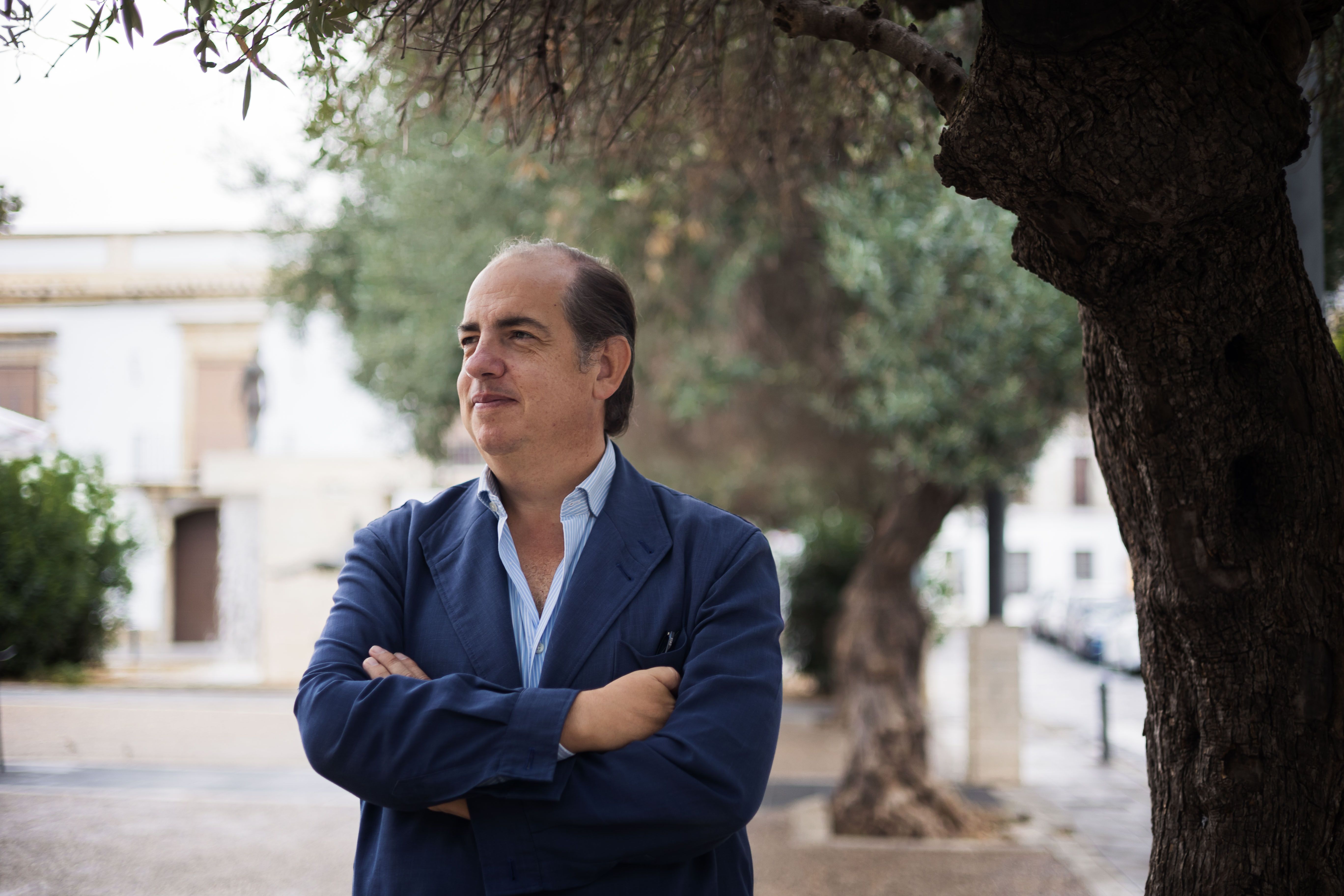 El critico gastronómico Eugenio Camacho, posando para esta entrevista.