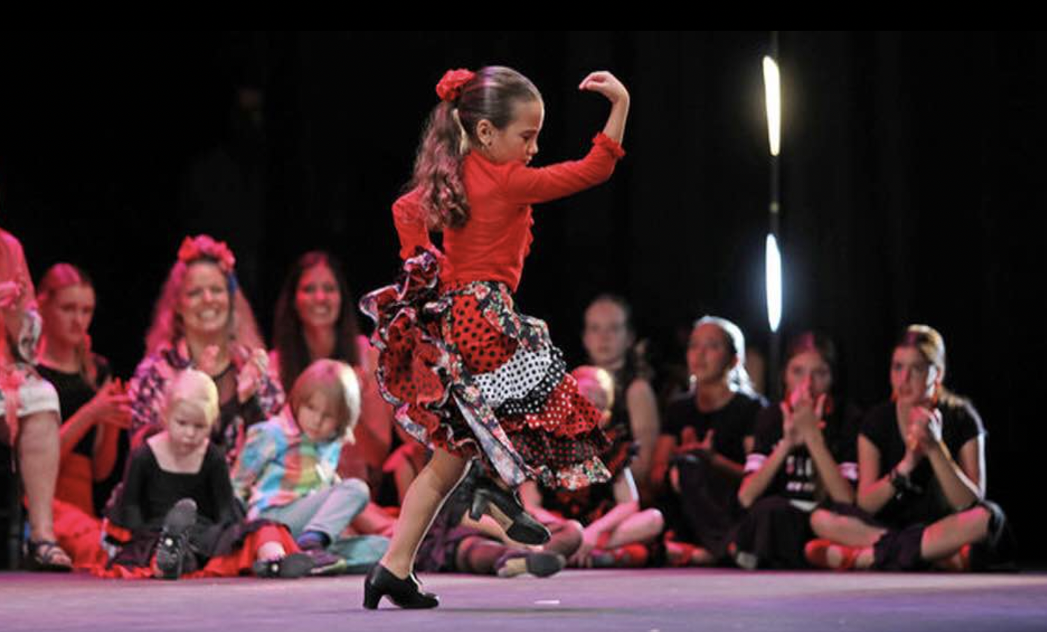 Un pequeña bailaora en el marco del festival de flamenco para niños Kriatura que acoge Jerez cada año, en una imagen del certamen.