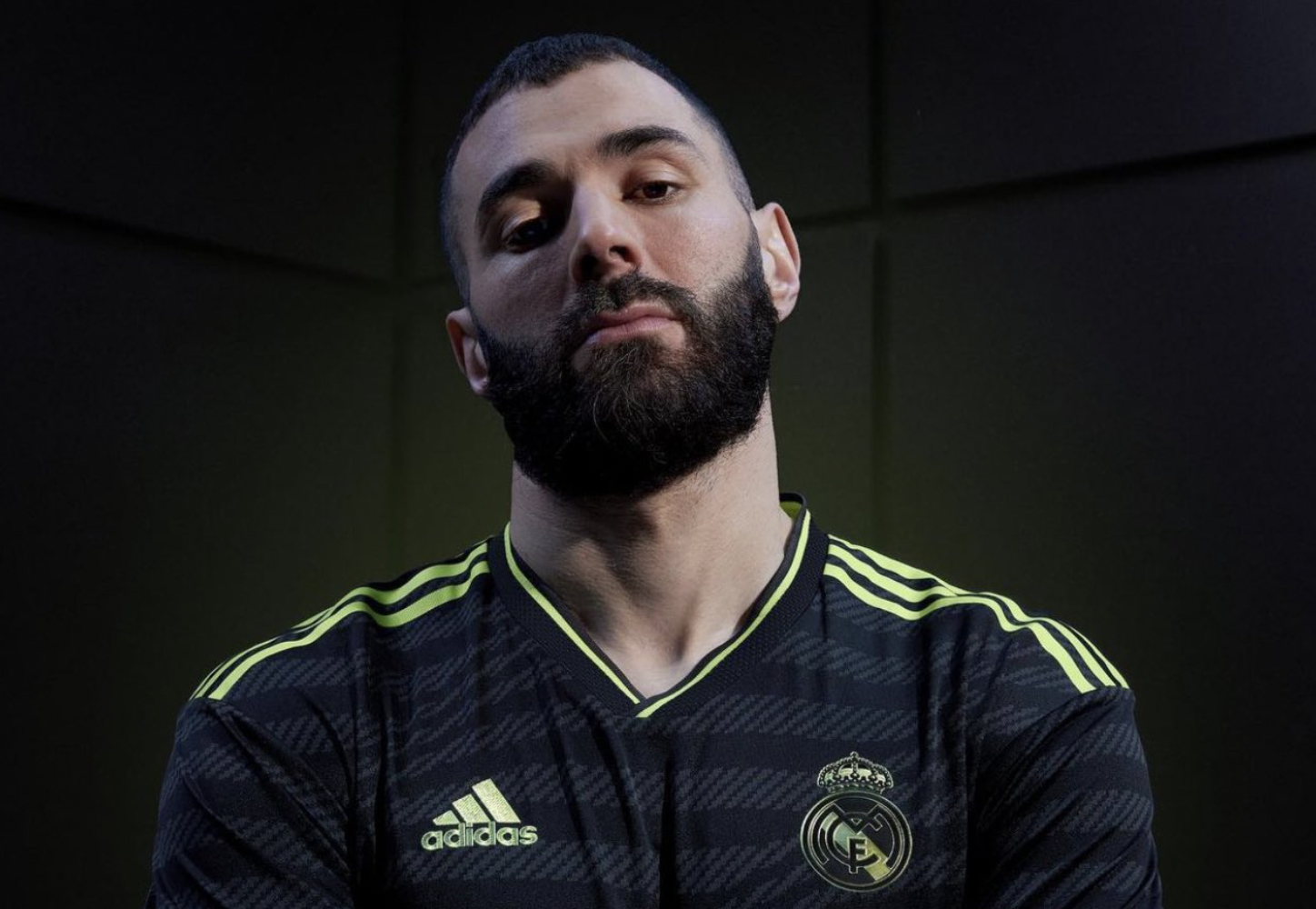 ¿Quién es el Pichichi de la Liga de España 2022-2023? En la imagen de su cuenta de Twitter, Karim Benzema.