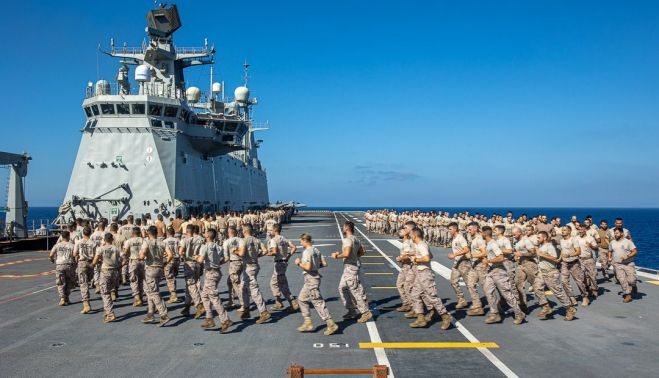 Gimnasia y entrenamiento en la cubierta del Juan Carlos I. ARMADA