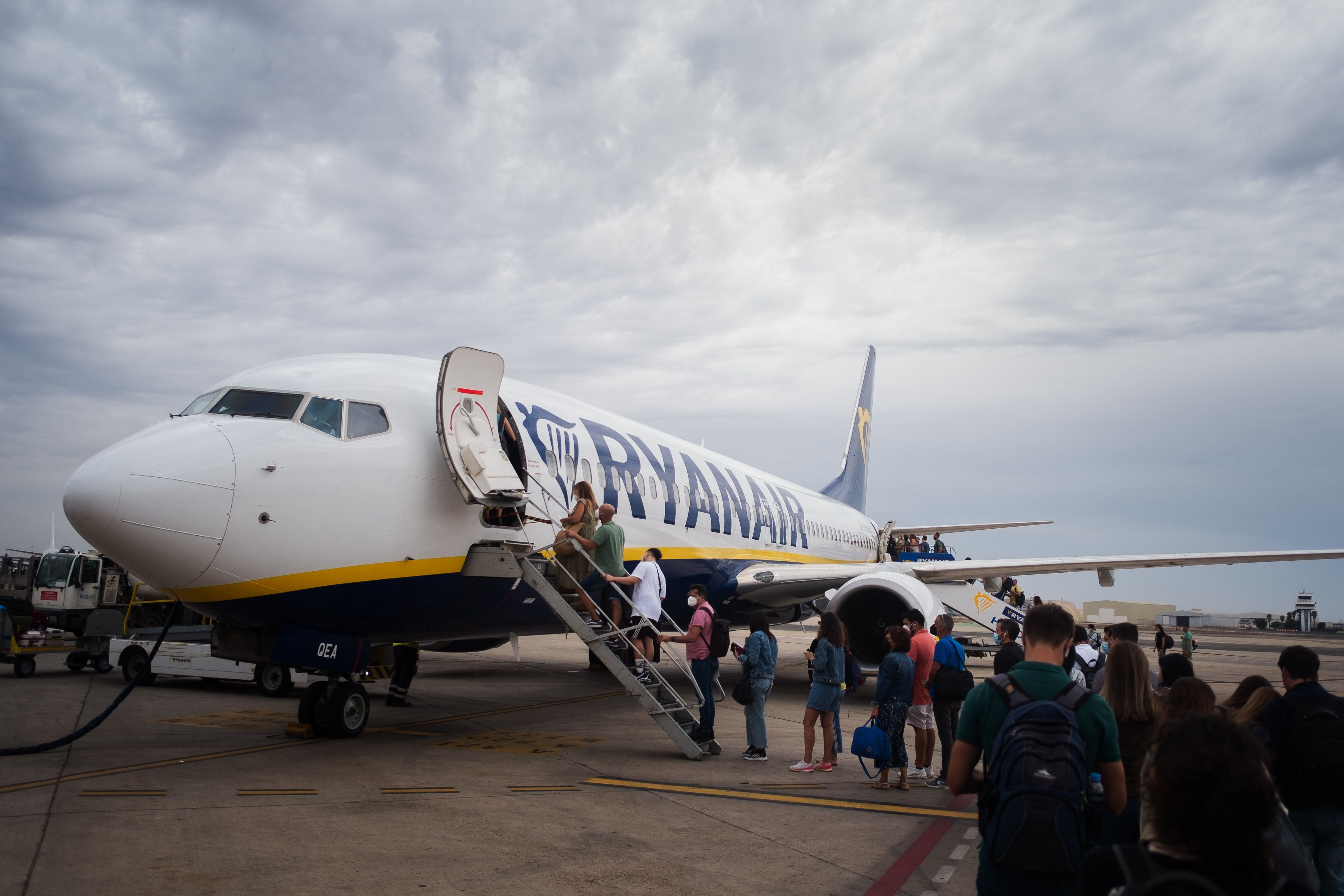 Pasajeros en un vuelo de Ryanair en el Aeropuerto de Jerez, en una imagen reciente.