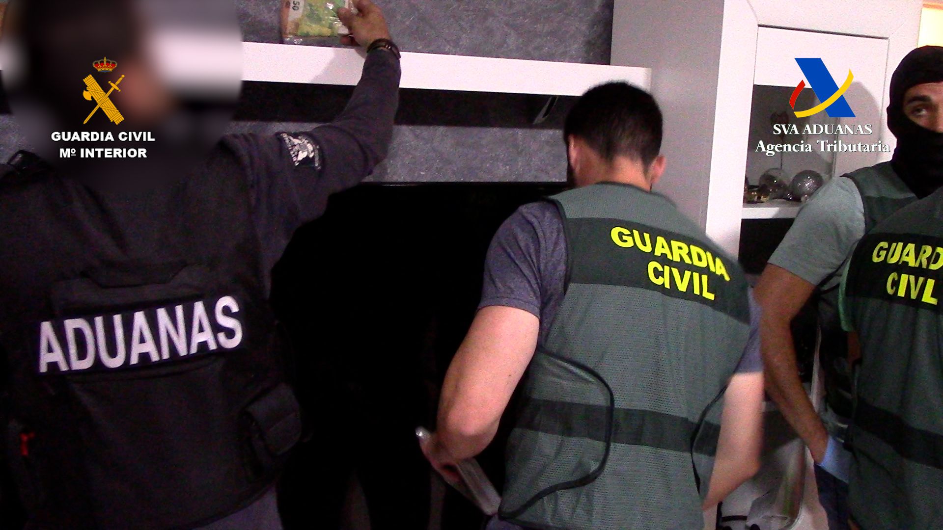 Agentes de Vigilancia Aduanera y Guardia Civil en una operación conjunta. GC