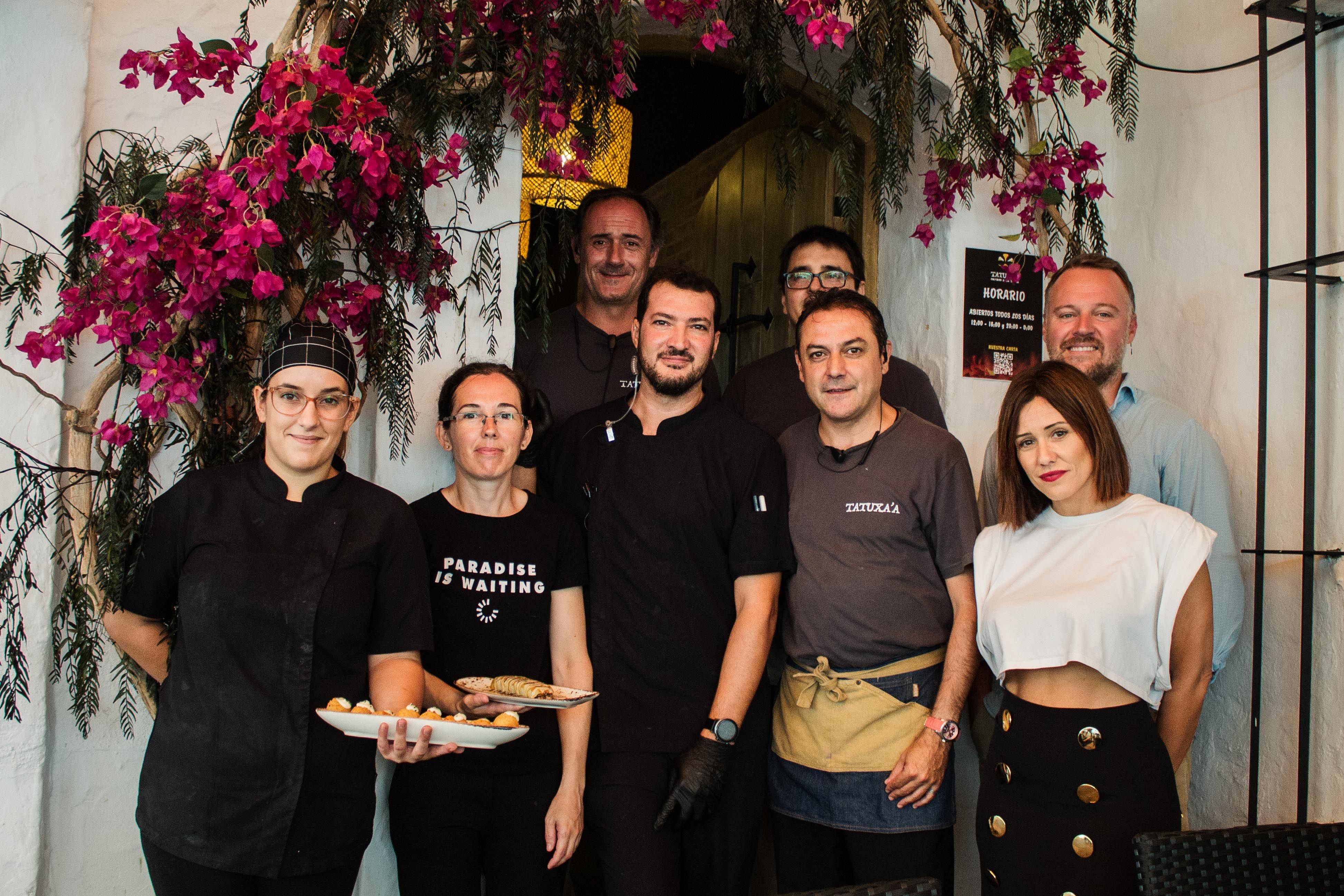 El equipo del restaurante Tatuxa'a en Vistahermosa, en El Puerto.