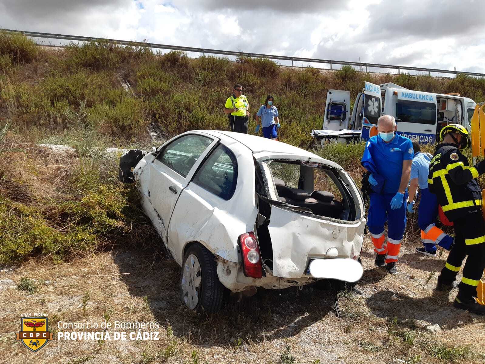 Estado del coche tras el accidente sufrido por una mujer embarazada.
