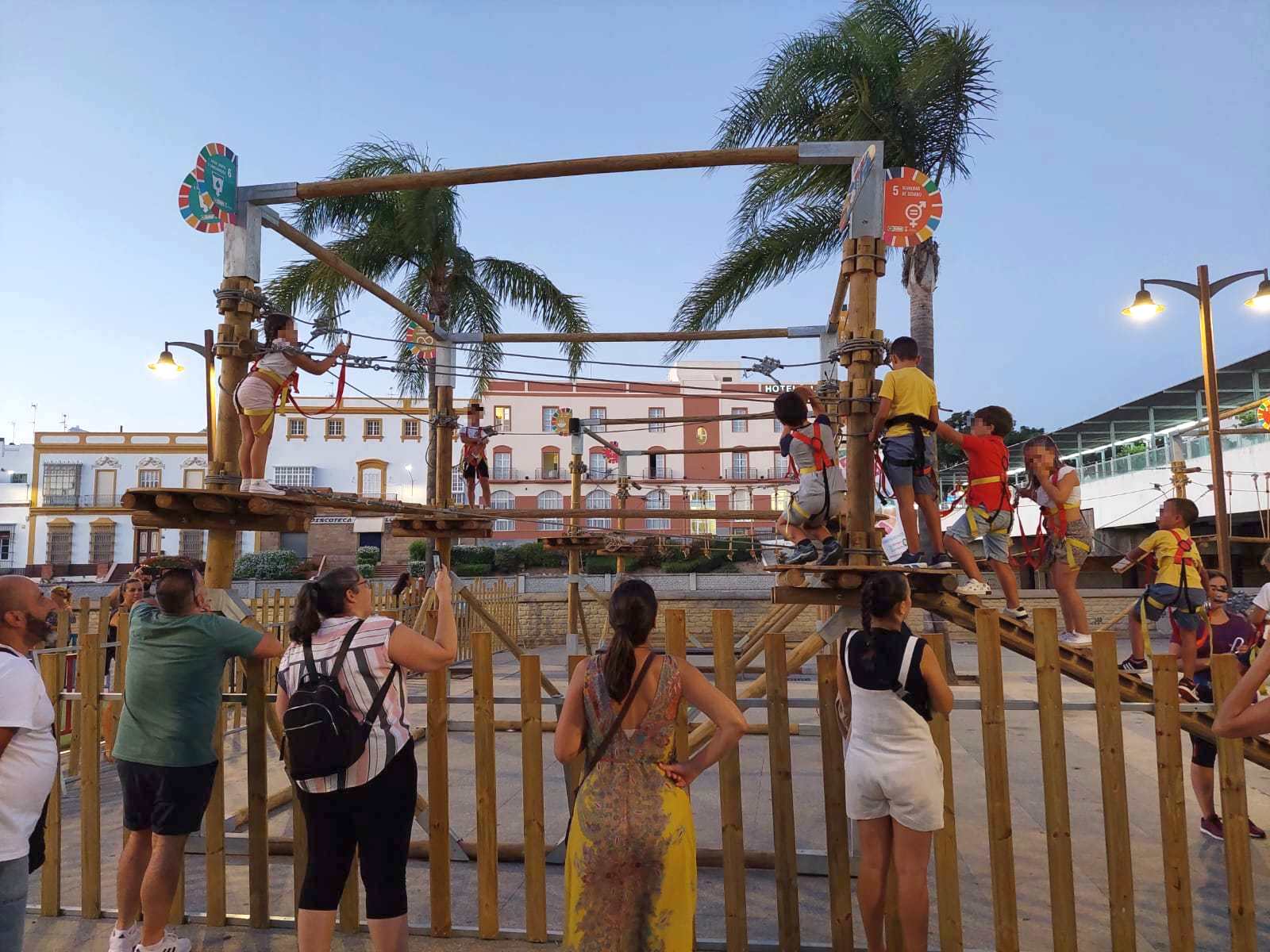 Chiclana vuelve a abrir su parque de aventuras 2030.