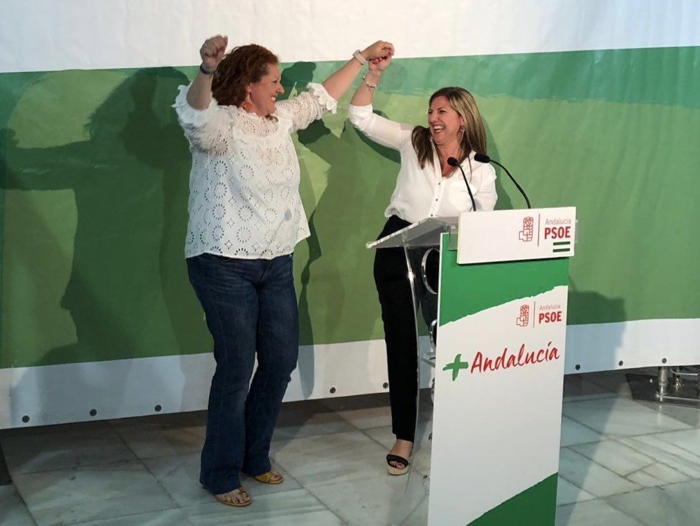 Irene García junto a Araceli Maese, secretaria de Organización del PSOE gaditano.