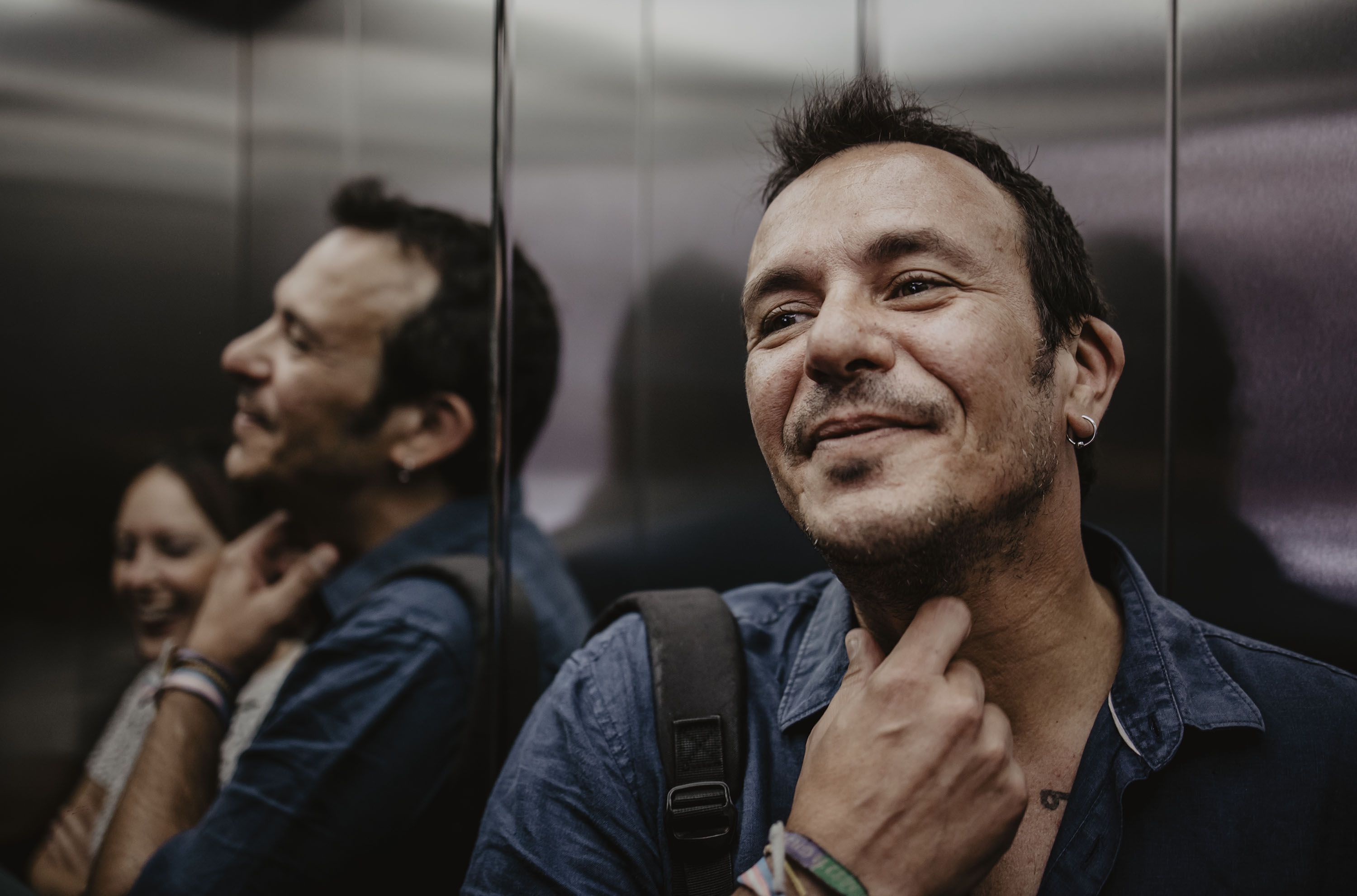 El alcalde de Cádiz, José María González 'Kichi', en el ascensor del Palacio Provincial, camino a la investidura de Juan Carlos Ruiz Boix como nuevo presidente de Diputación de Cádiz, el pasado julio.