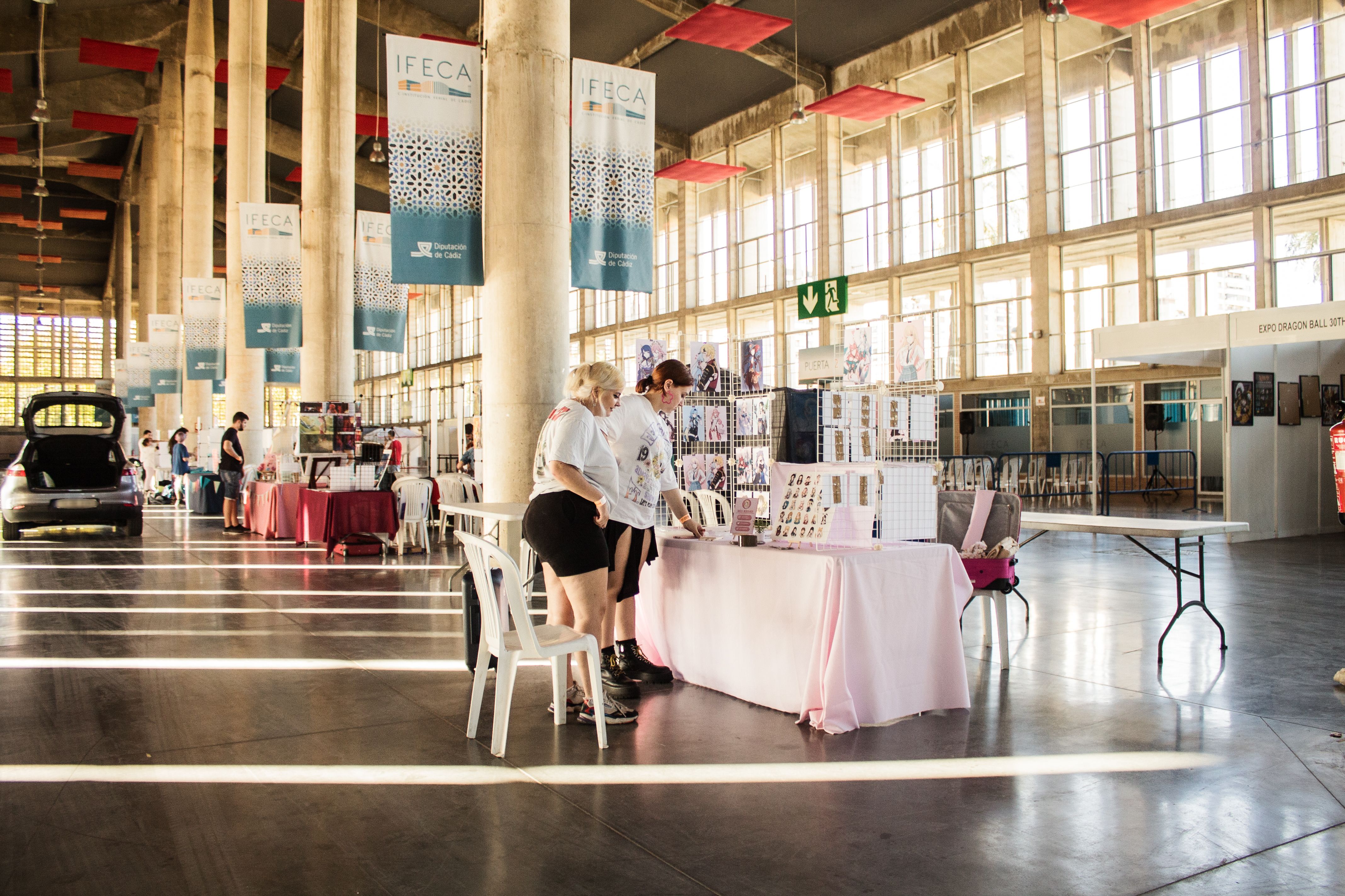 MONTAJE SALON MANGA VIERNES 5