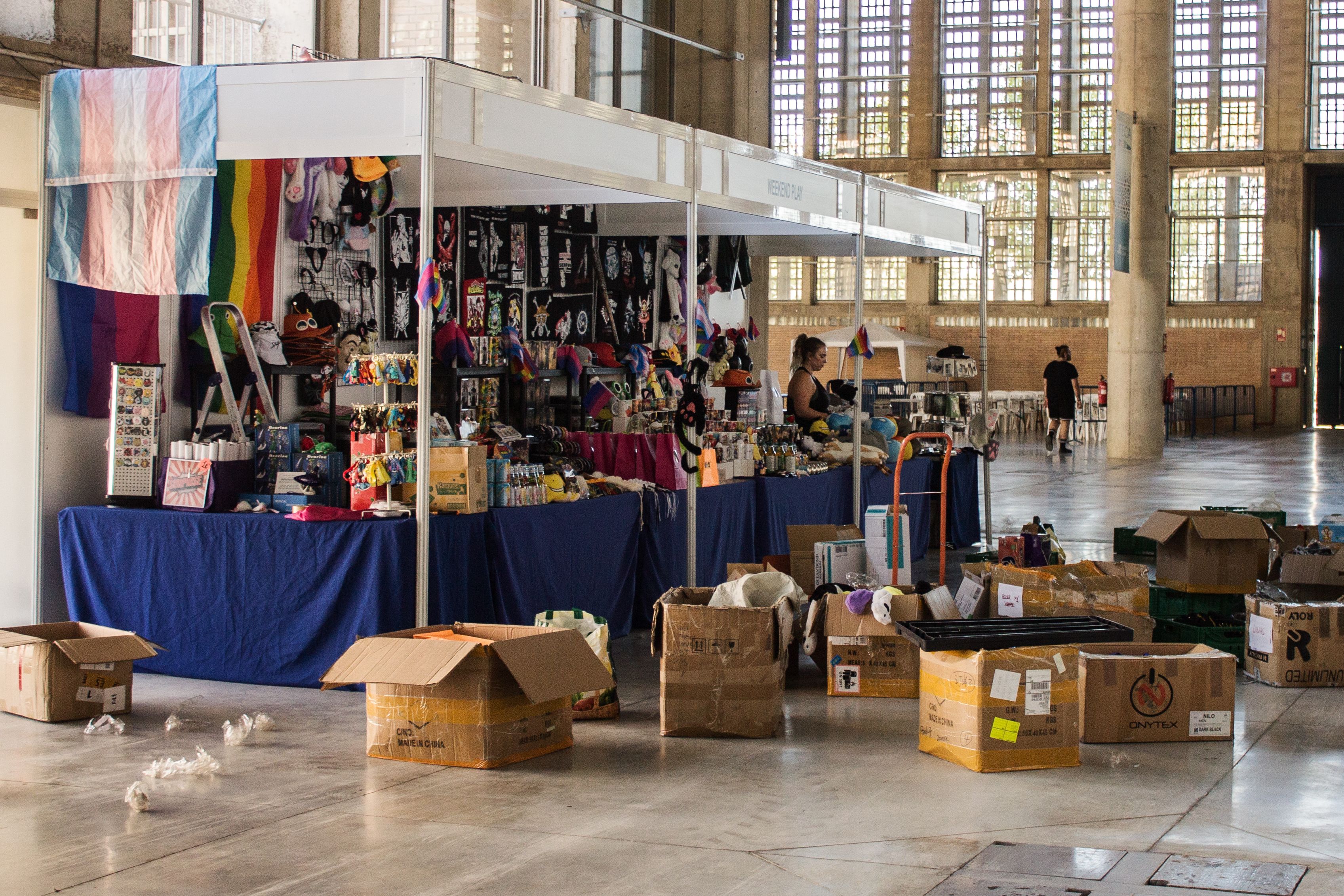 MONTAJE SALON MANGA VIERNES 7