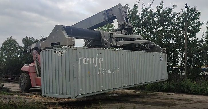 Imagen de un contenedor de Renfe. Salen de Ucrania 600 toneladas de maíz en dirección a España. MITMA