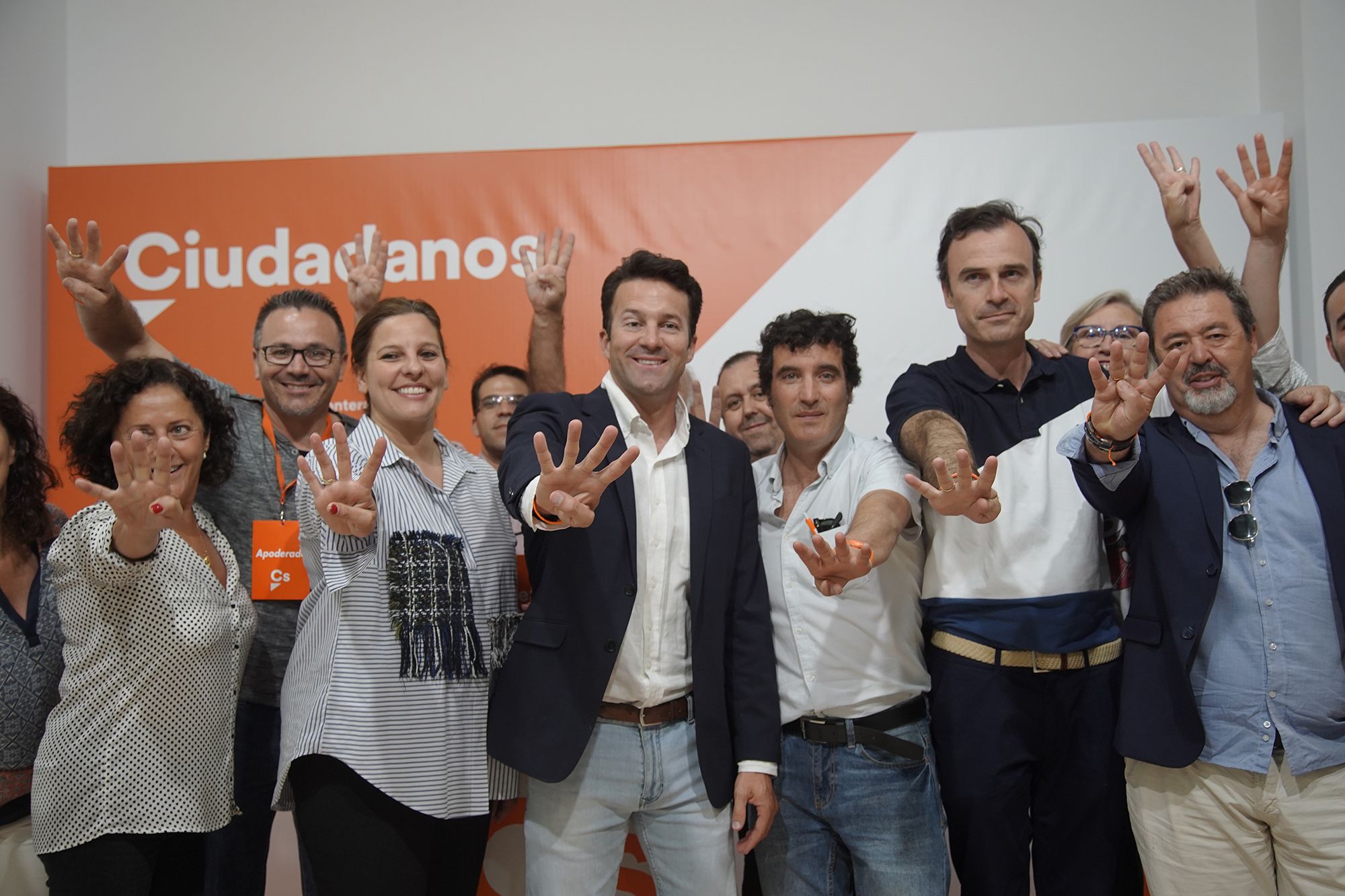 Carlos Pérez y otros miembros de Cs en Jerez, en la noche electoral del pasado 26M. FOTO: JUAN CARLOS TORO