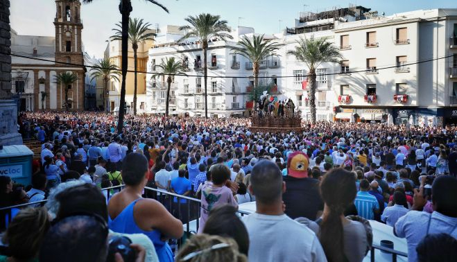 San Juan de Dios abarrotado de gente. GERMÁN MESA