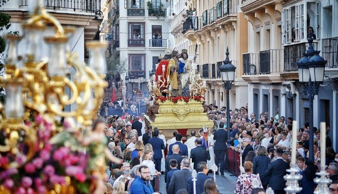 De calles Pelota a San Agustín, por las estrecheces del Cádiz antiguo. GERMÁN MESA