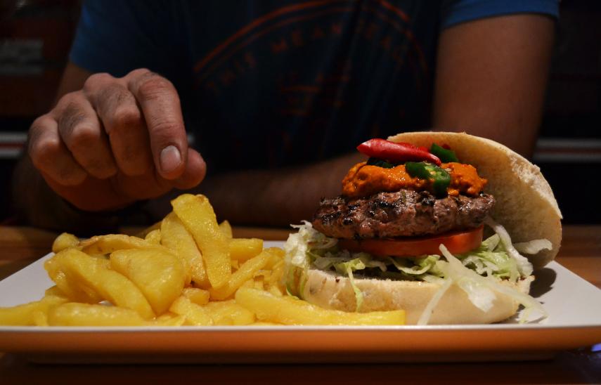 La Dolores burguer, la hamburguesa más picante que posiblemente puedas echarte a la boca en Jerez. FOTO: CLAUDIA GONZÁLEZ ROMERO.