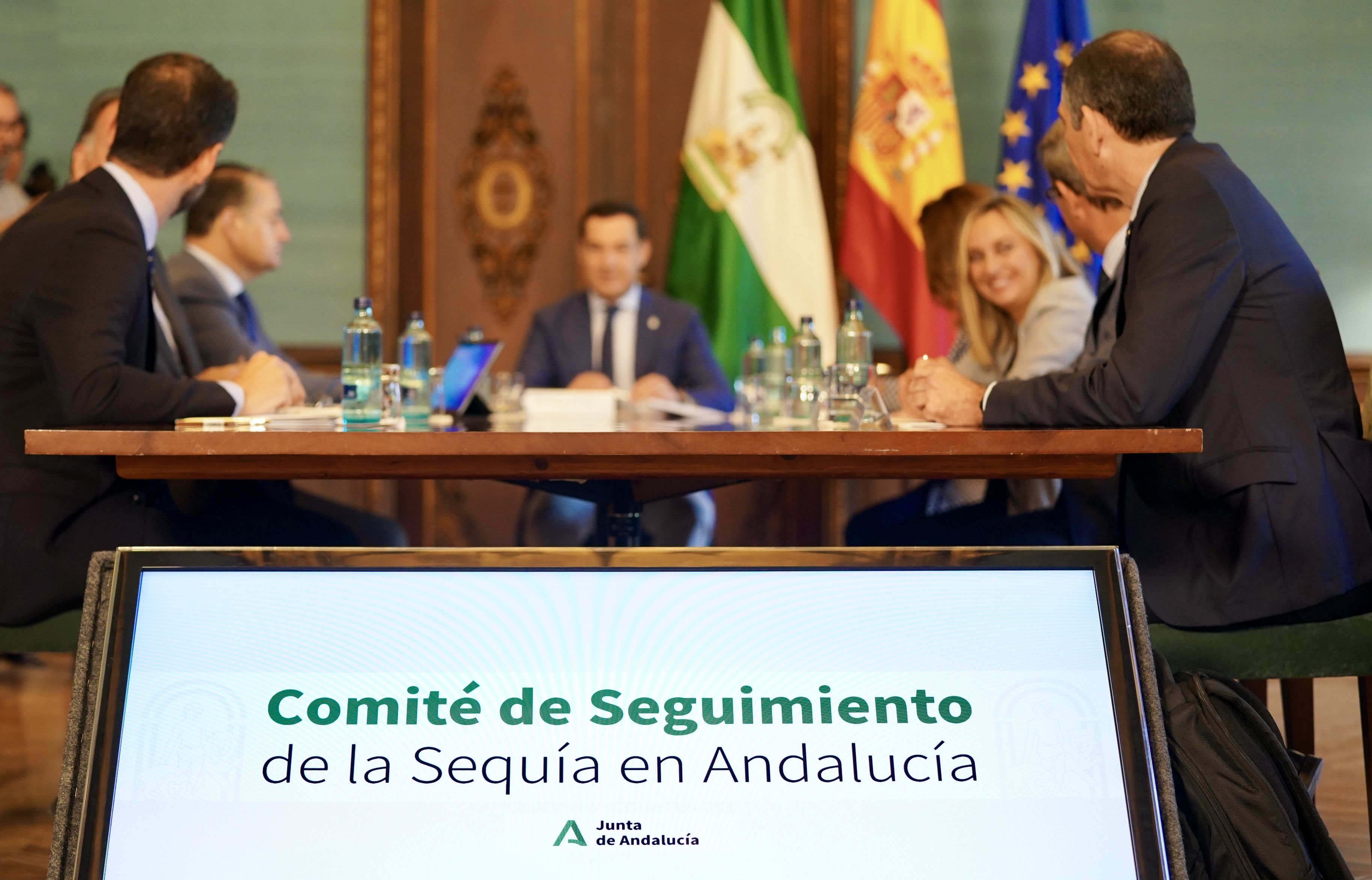 Moreno presidiendo el Comité de Sequía constituido recientemente por la Junta.