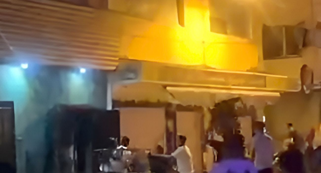 Sillas y mesas por los aires en San Pedro de Alcántara.