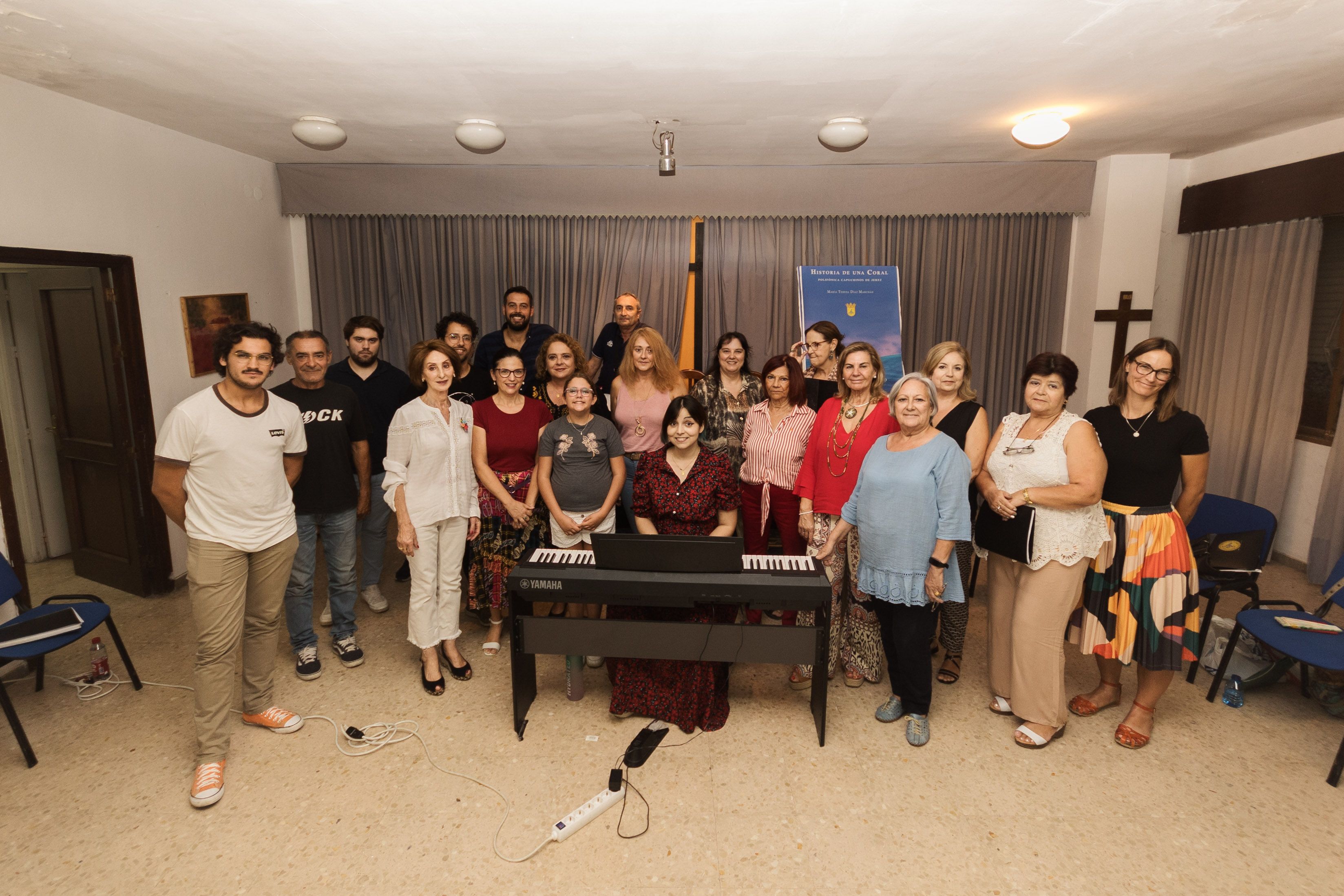 La Coral de Capuchinos posando durante un ensayo, en días pasados en Jerez. La Coral de Capuchinos posando durante un ensayo, en días pasados en Jerez.