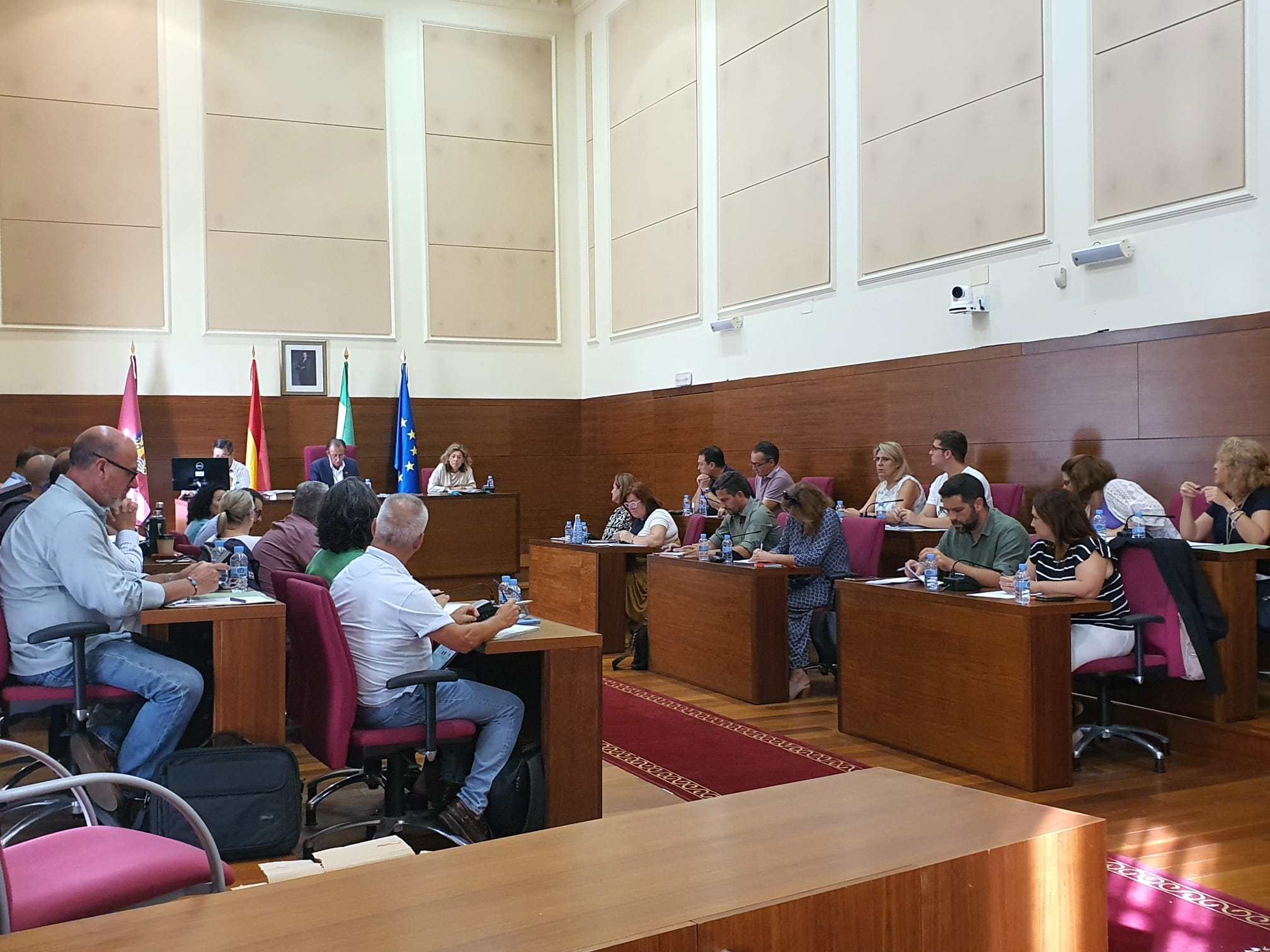 El alcalde de Chiclana José María Román destaca, en el Pleno sobre el Estado de la Ciudad, las inversiones públicas en marcha o las actuaciones en las que se está trabajando.