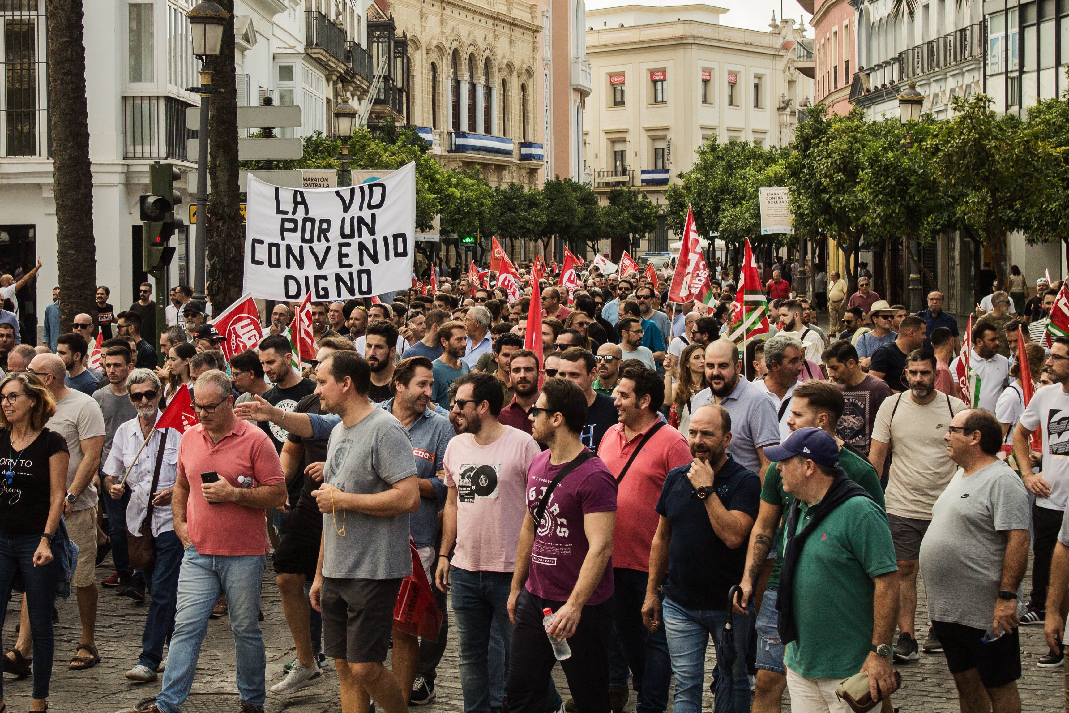 La manifestación por la calle Larga de Jerez. CANDELA NÚÑEZ