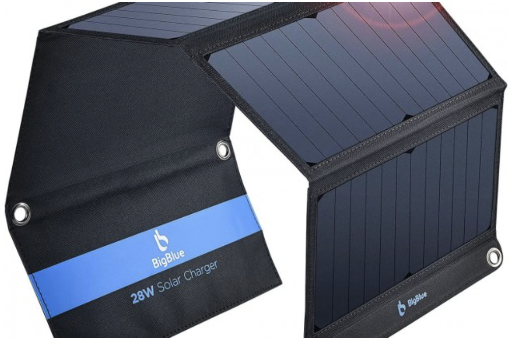 Imagen del cargador solar Big Blue, a la venta en Amazon.