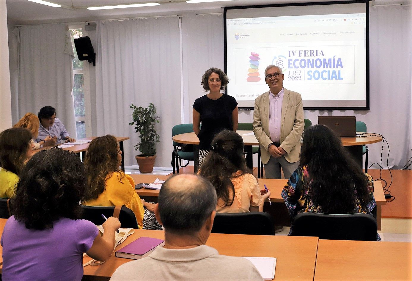 Juan Antonio Cabello y Kika González, presentando la Feria de Economía Social de Jerez.