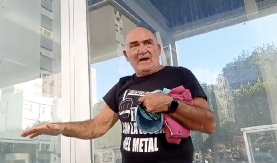 Vicente Reyes, el jubilado de Astilleros, a su salida del Juzgado.