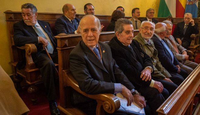 Esteban Fernández Villegas, en primer término, en el homenaje por los 40 años de ayuntamientos democráticos.