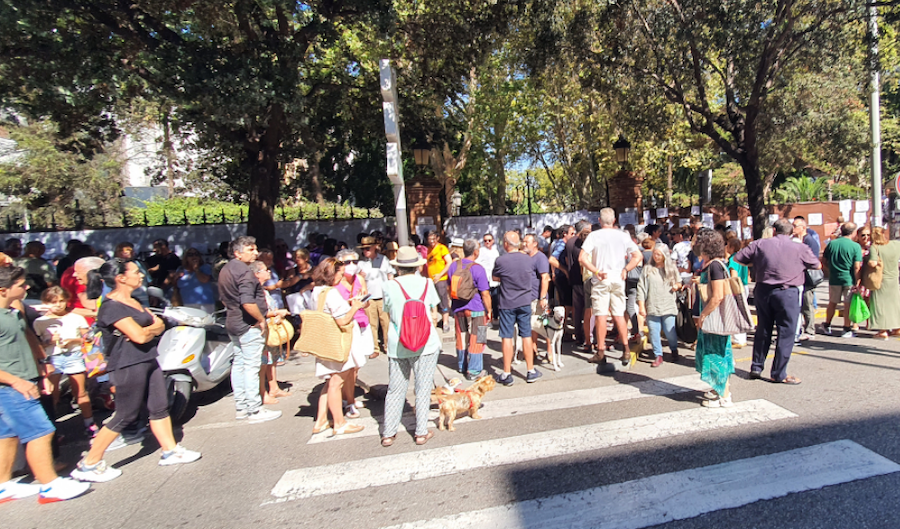 Manifestantes en el parque María Cristina de Algeciras.