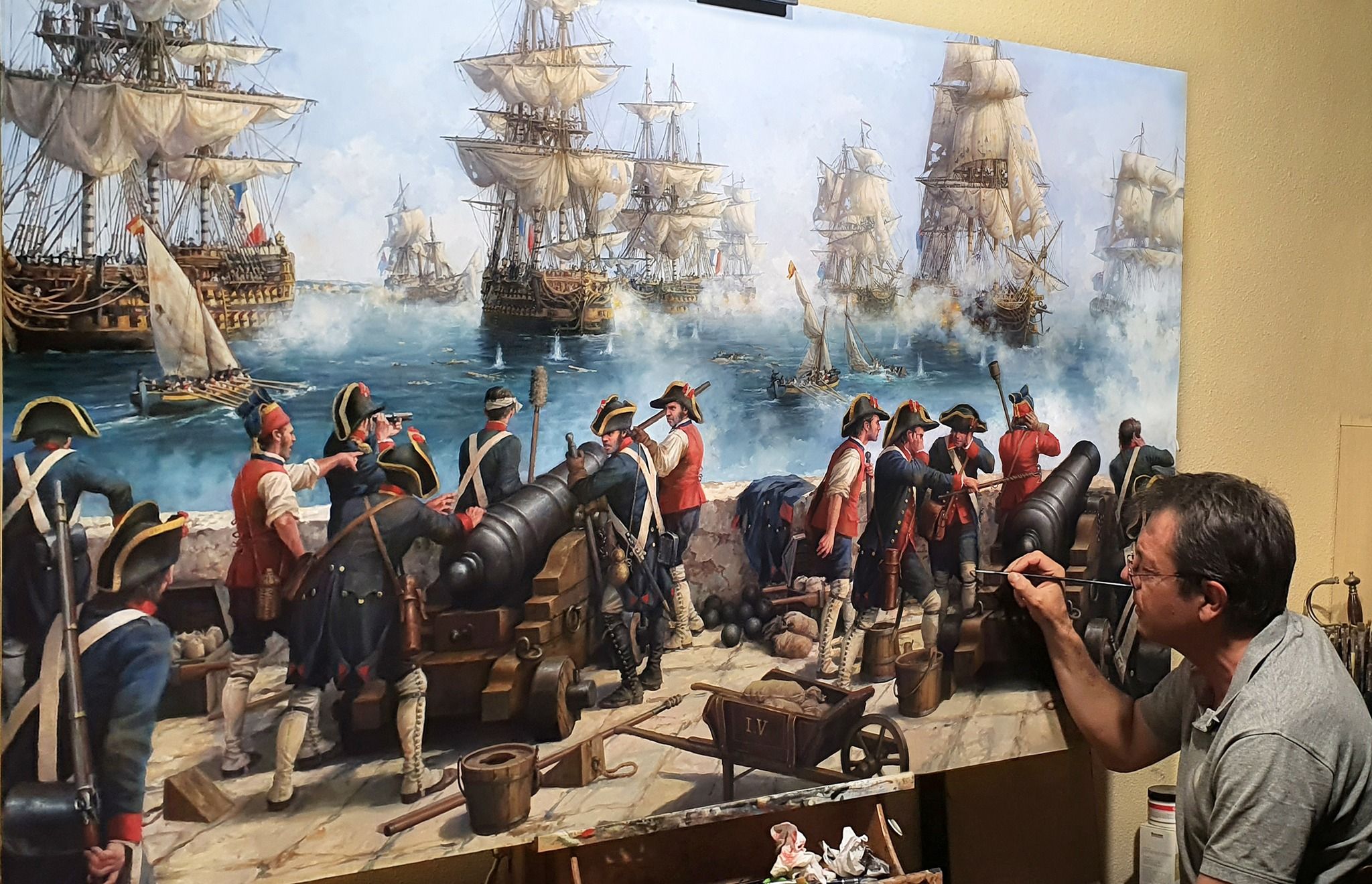 El pintor Ferrer-Dalmau terminando La batalla de Algeciras.
