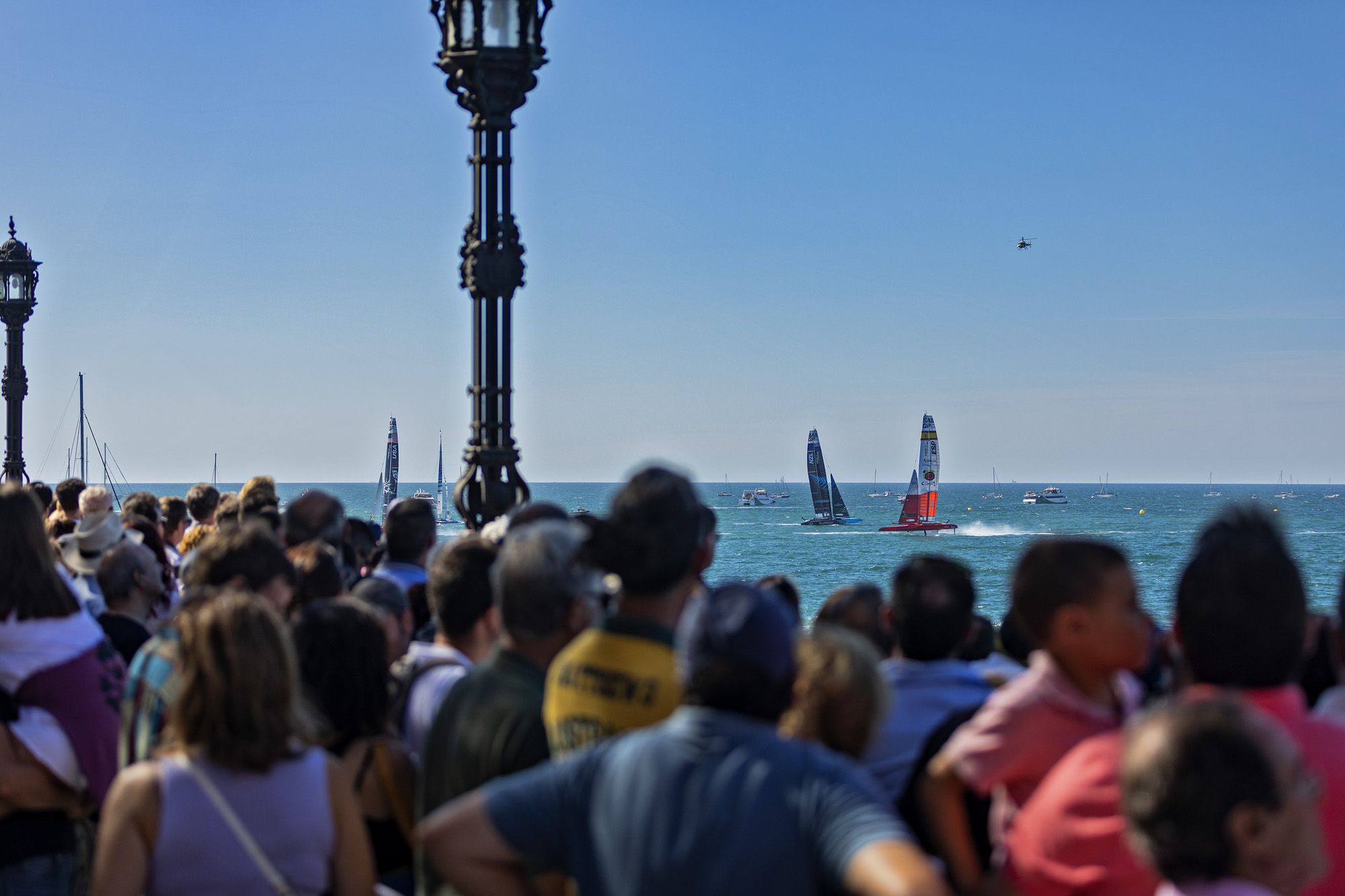 El público, viendo una de las regatas de la SailGP en Cádiz.