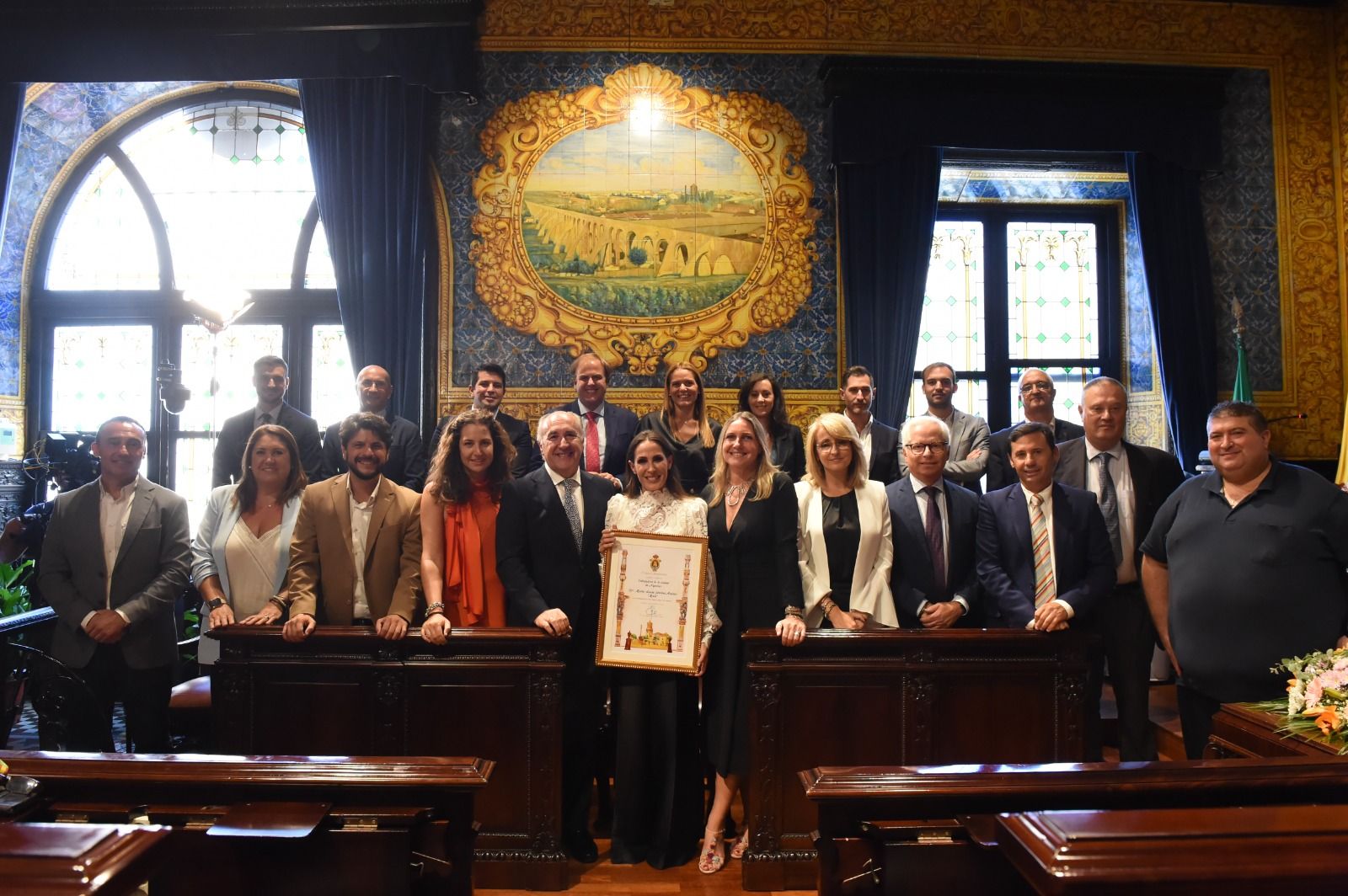 La cantante con la Corporación. PRENSA ALGECIRAS