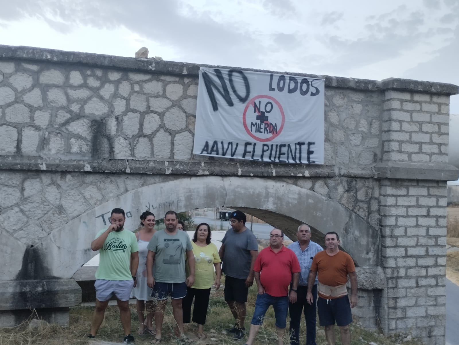 Protesta de los vecinos contra la instalación de la planta de gestión de lodos en San José del Valle.