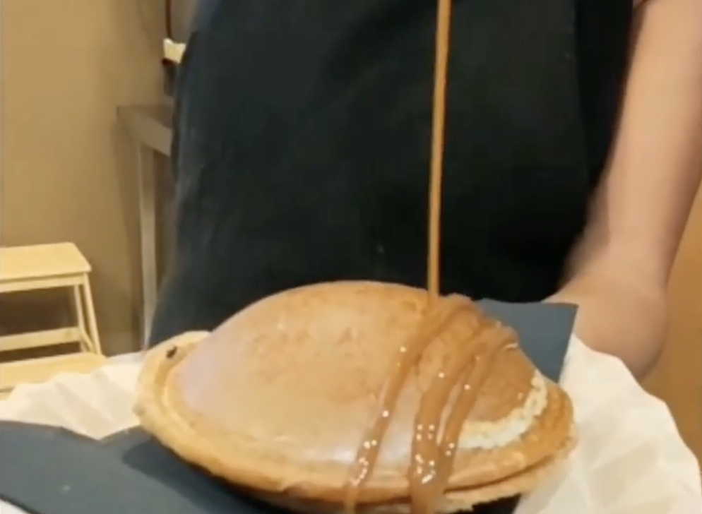 Dorayaki creado por la heladería Mozarela en el paseo de La Barrosa en Chiclana. Dorayaki creado por la heladería Mozarela en el paseo de La Barrosa en Chiclana.