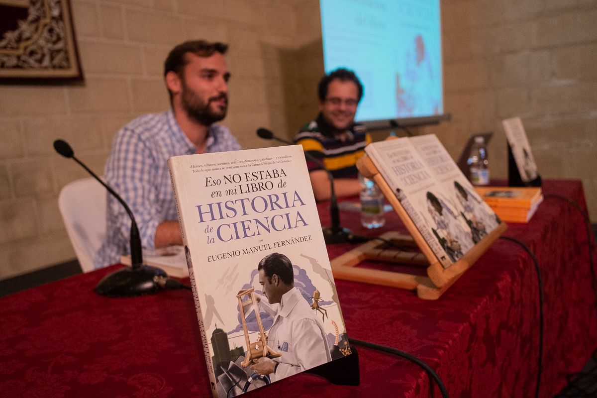 Un momento de la presentación en los Claustros. FOTO: MANU GARCÍA
