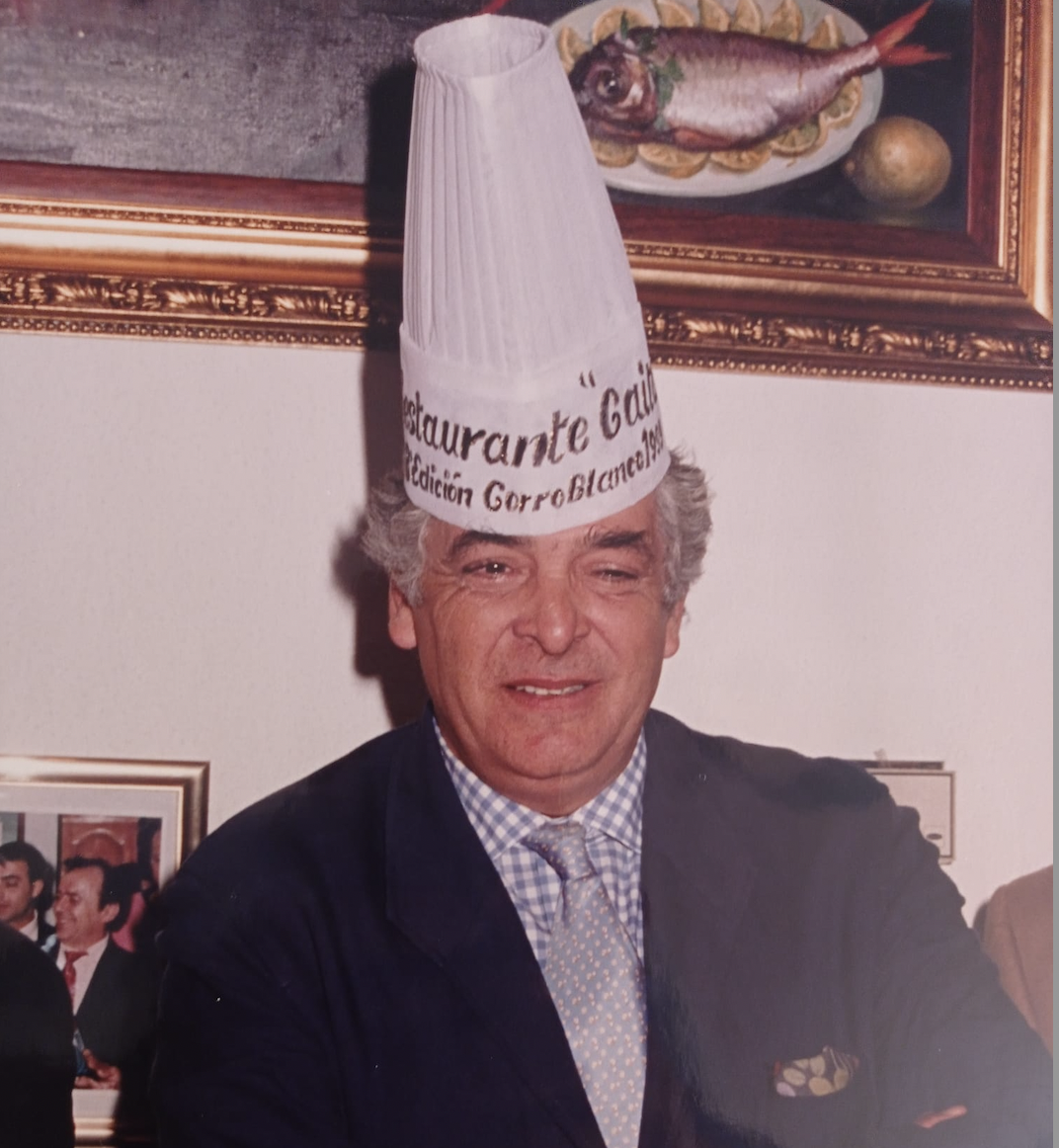 Francisco Ruiz Méndez con el Gorro Blanco 1995, premio que otorgaba el chef Paco Hurtado.