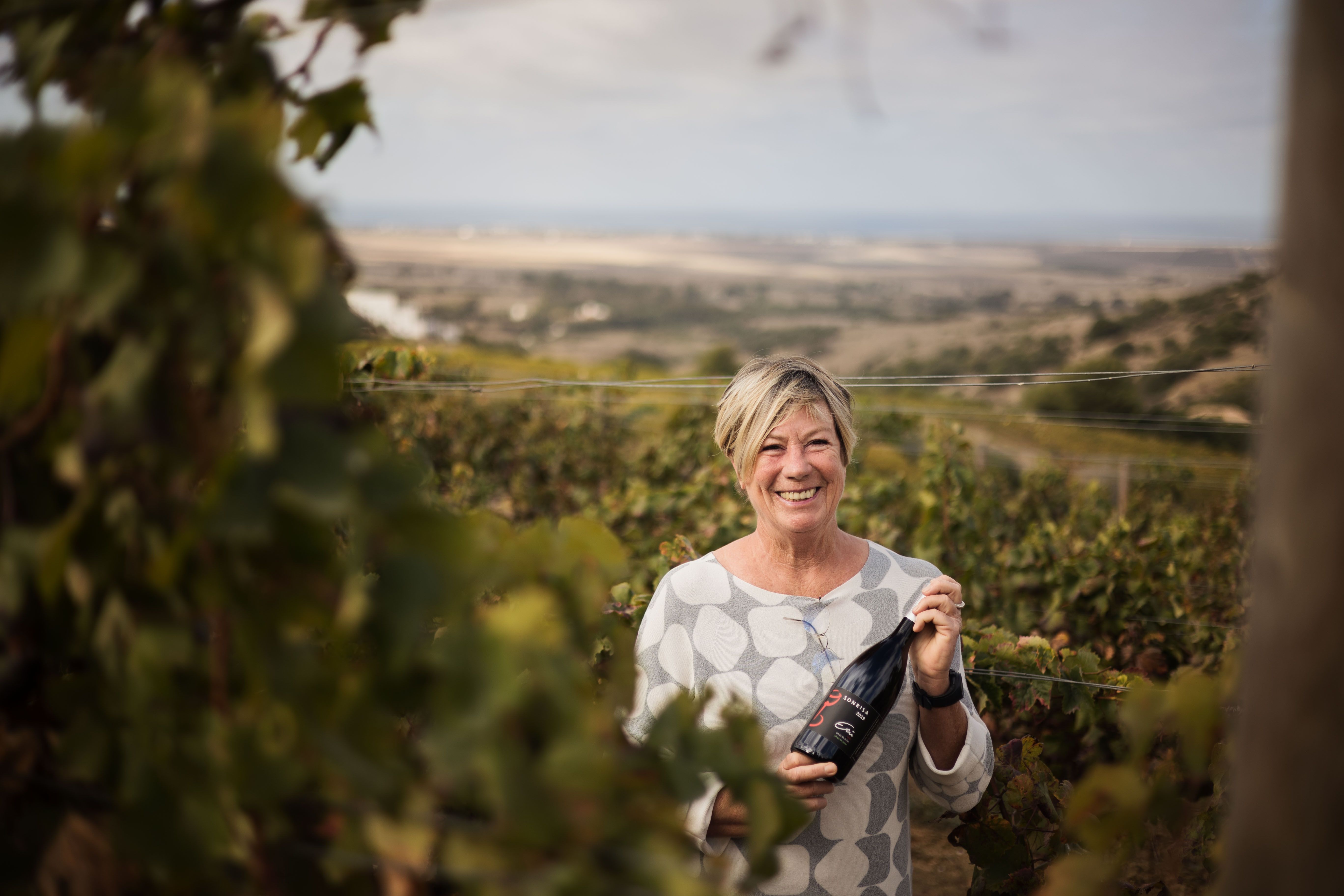 Ute Mergner es la dueña de los viñedos y la bodega Etú, situados en Vejer.