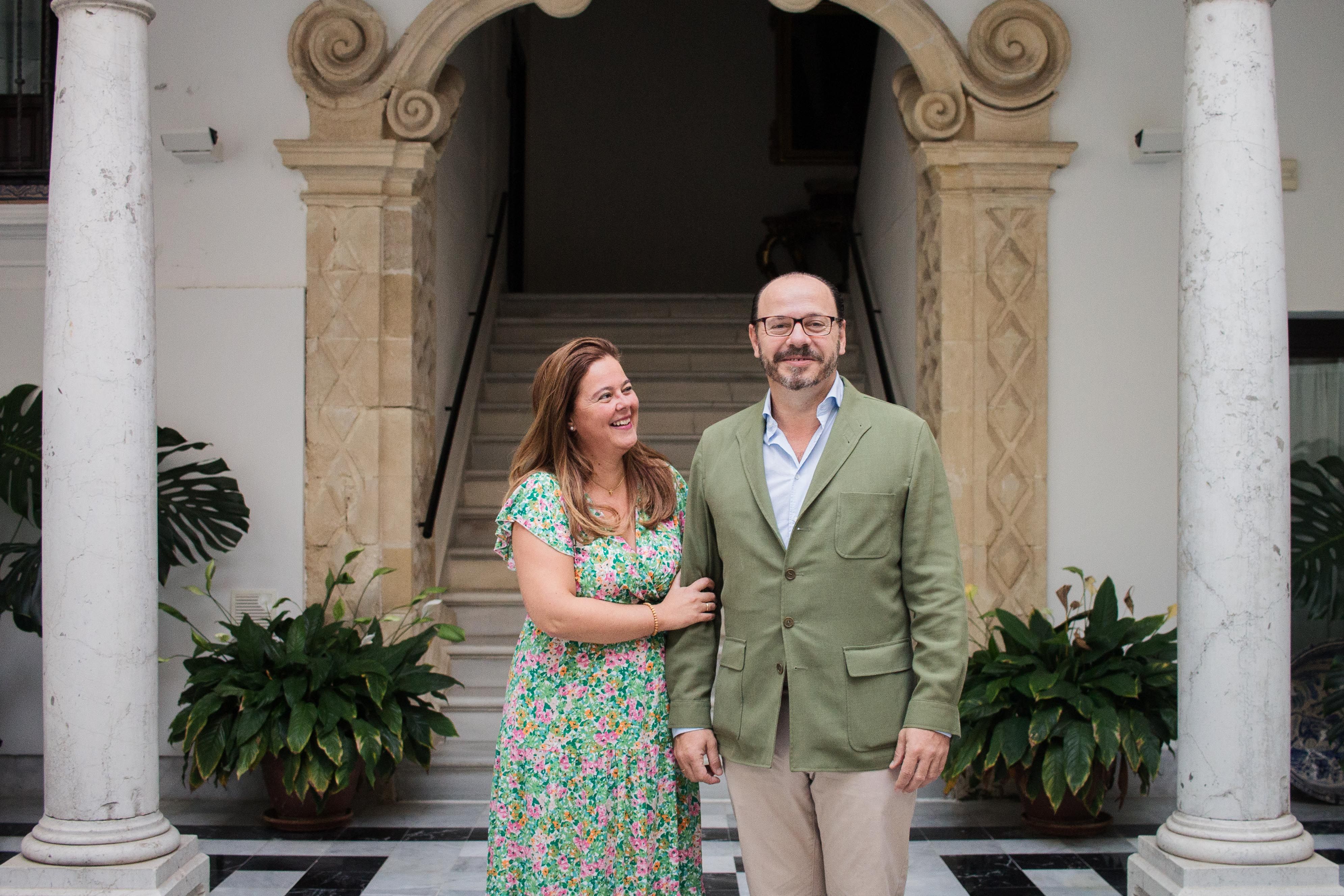 Elena Gómez, la delegada, junto a su marido y subdelegado, Orlando Lucena, en Bertemati.
