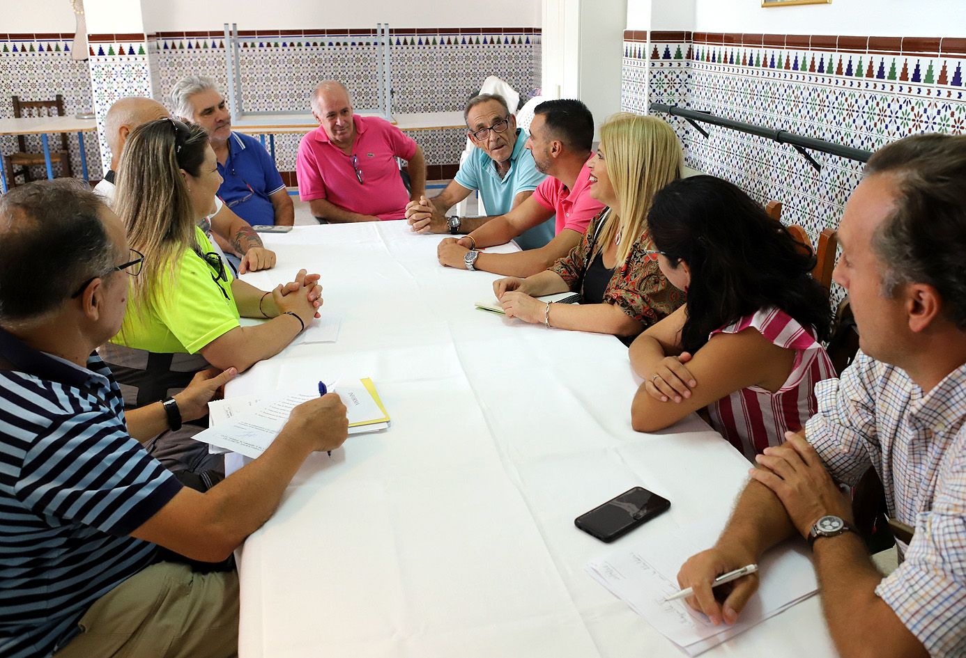 La alcaldesa se reúne con la junta directiva de la asociación de vecinos de la barriada de Jerez Vallesequillo II para estudiar sus reivindicaciones.