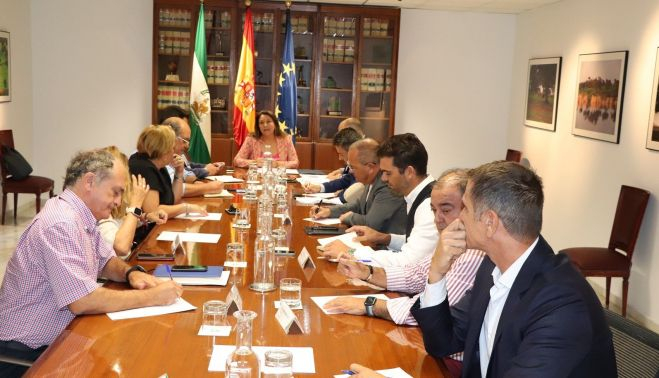 Un instante de la reunión del sector pesquero con Carmen Crespo. JUNTA DE ANDALUCÍA
