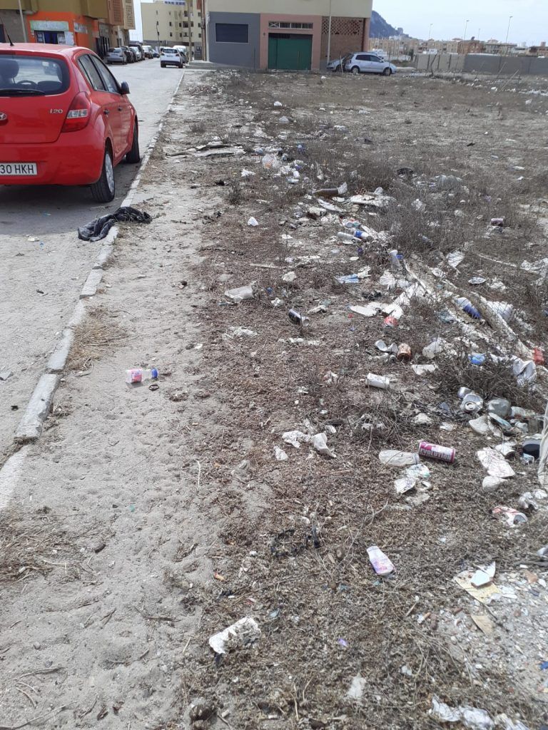 Estado de las calles del barrio en La Línea.