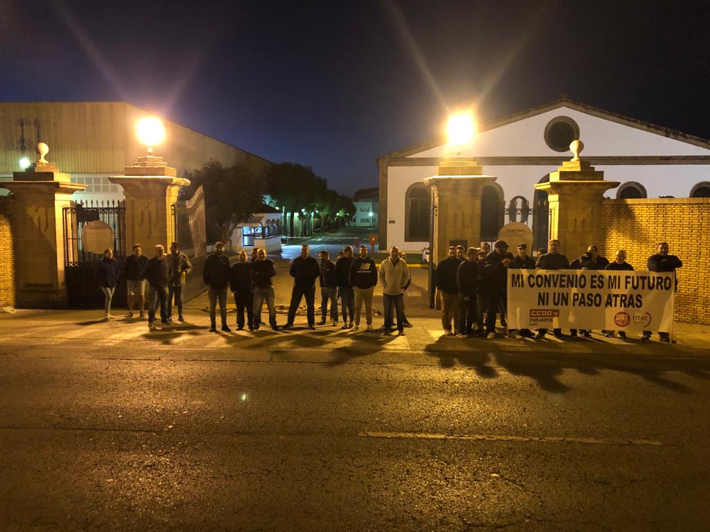 Protesta de los trabajadores en la bodega El Tiro, de Osborne, a las 08.35