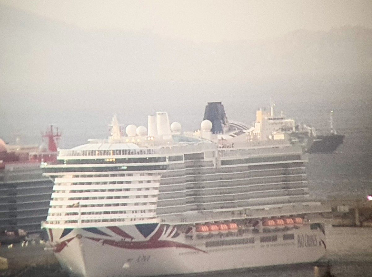 Puerto de Gibraltar. "Un submarino nuclear está atracado en Gibraltar: Verdemar lo tilda de "bomba flotante"