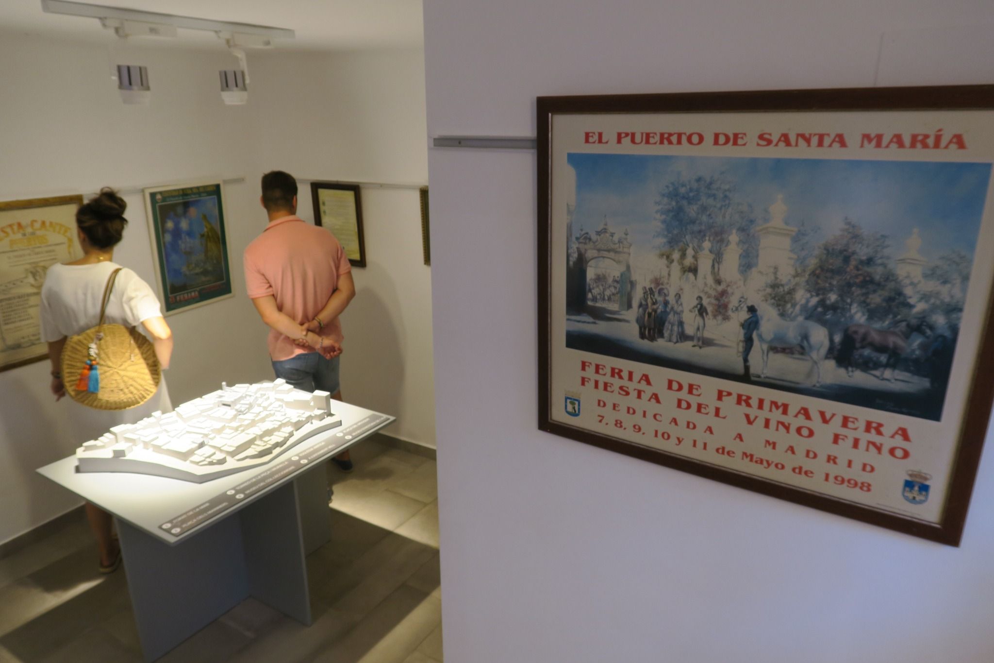 Exposición Recuerdo de El Puerto de Santa María en el museo de coleccionismo de Calpe, en la Comunidad Valenciana.   AYTOCALP