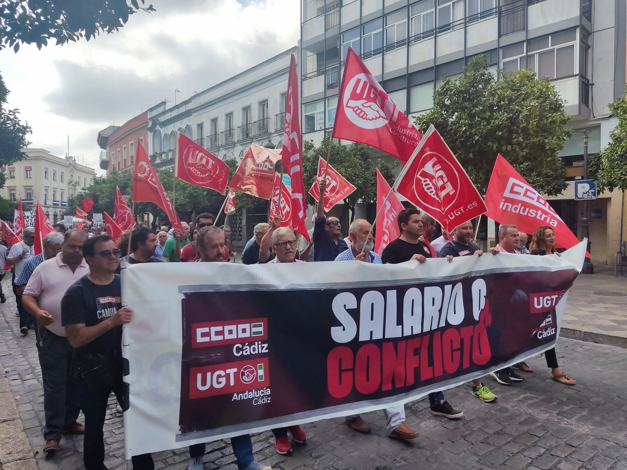 CCOO aplaza 24 horas la firma con Sanlúcar. De no alcanzarse un acuerdo habrá huelga indefinida desde el 3 de octubre. En la imagen, una de las movilizaciones del sector de la vid en el Marco de Jerez.