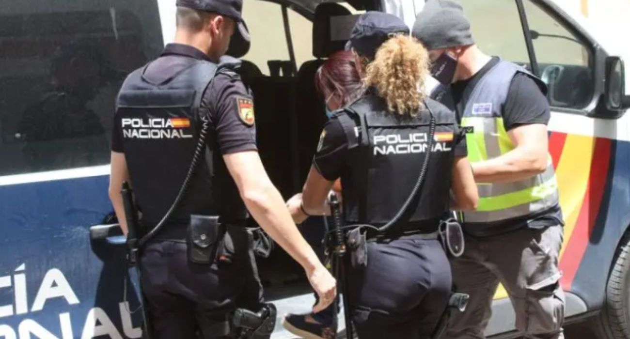 Agentes de la Policía Nacional, en una imagen de archivo. El niño de 8 años hallado muerto en Ceuta tenía un golpe en la cabeza y estaba semidesnudo