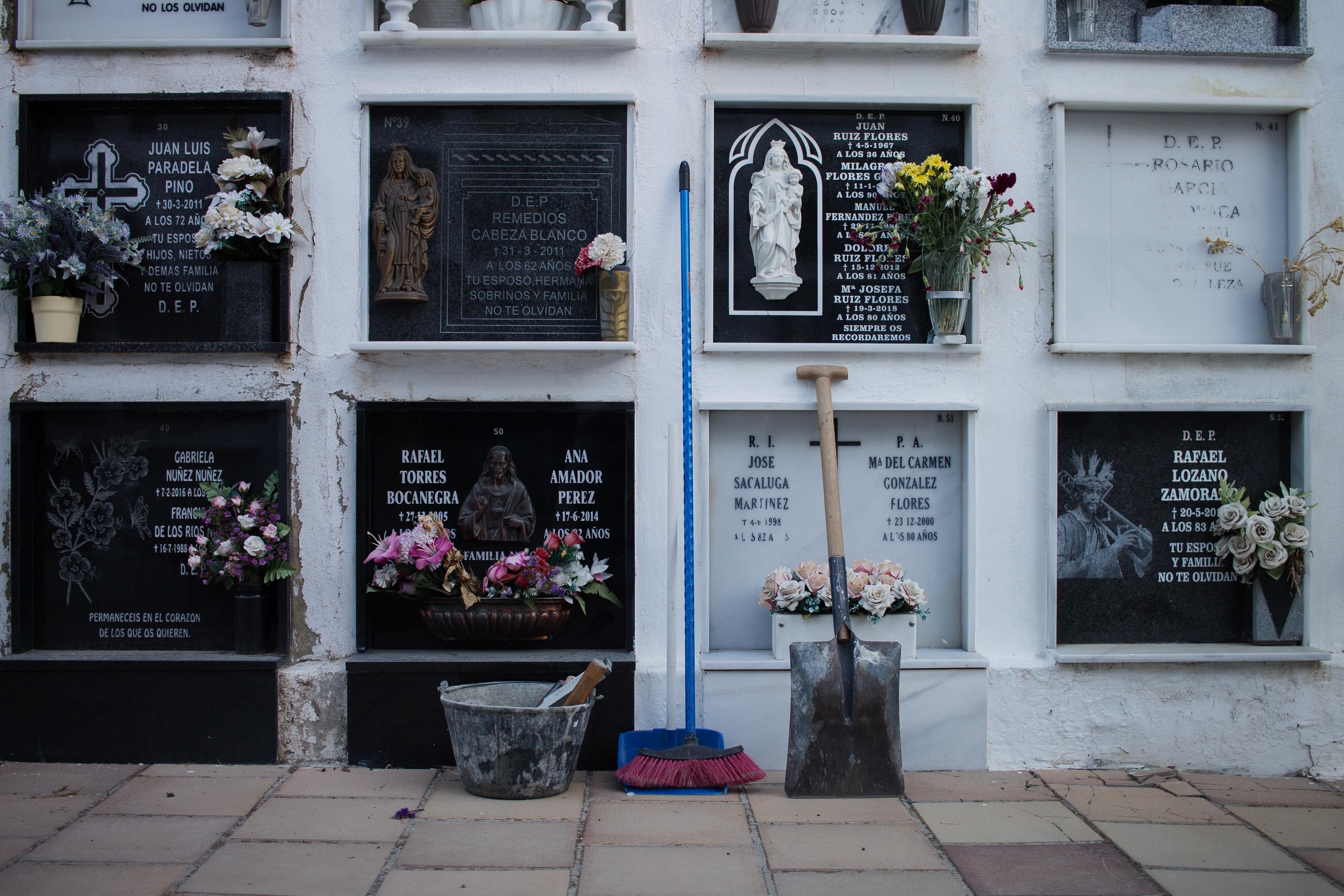 Herramientas que utilizan los sepultureros para hacer su trabajo.
