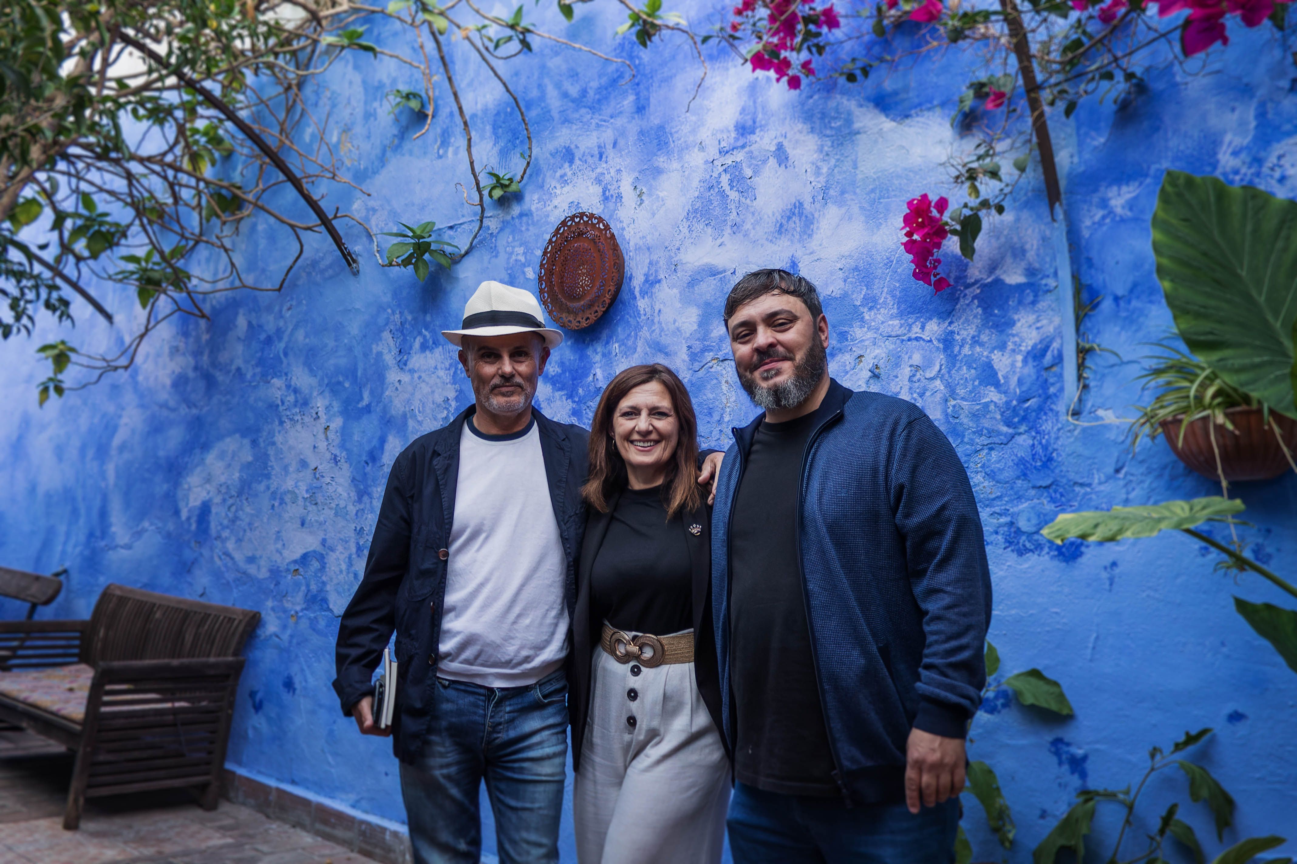 José Mateos, Josefa Parra y Josep M. Rodríguez, el pasado viernes en el Jardín de La Luna Nueva, junto a Pepa Parra.