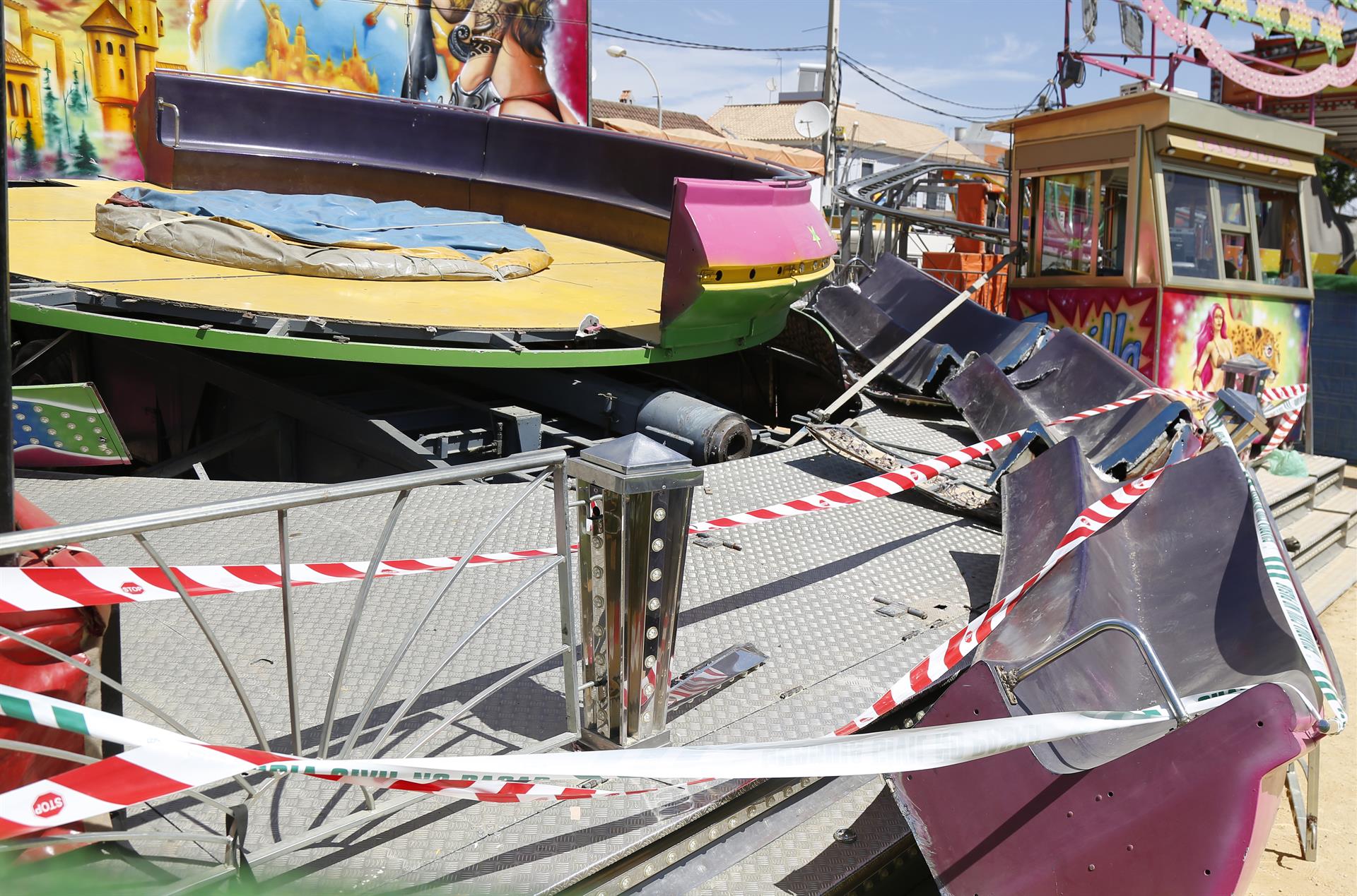 La atracción de la Feria de San José de la Rinconada, precintada. FOTO: MARÍA JOSÉ LÓPEZ (EUROPA PRESS).