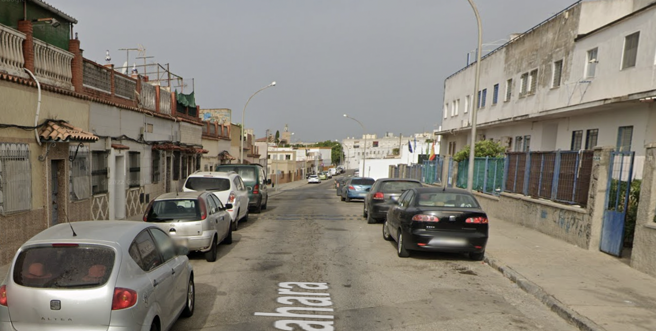 Reyerta entre dos familias en Jerez: una mujer apuñalada en el bazo y otro herido con el cráneo fracturado. En la imagen de Google Maps, calle Zahara.