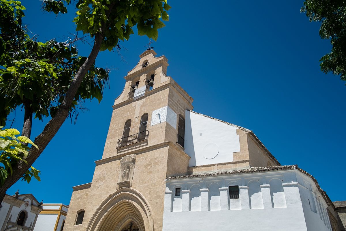 La fachada de San Lucas, completamente renovada. FOTO: MANU GARCÍA.